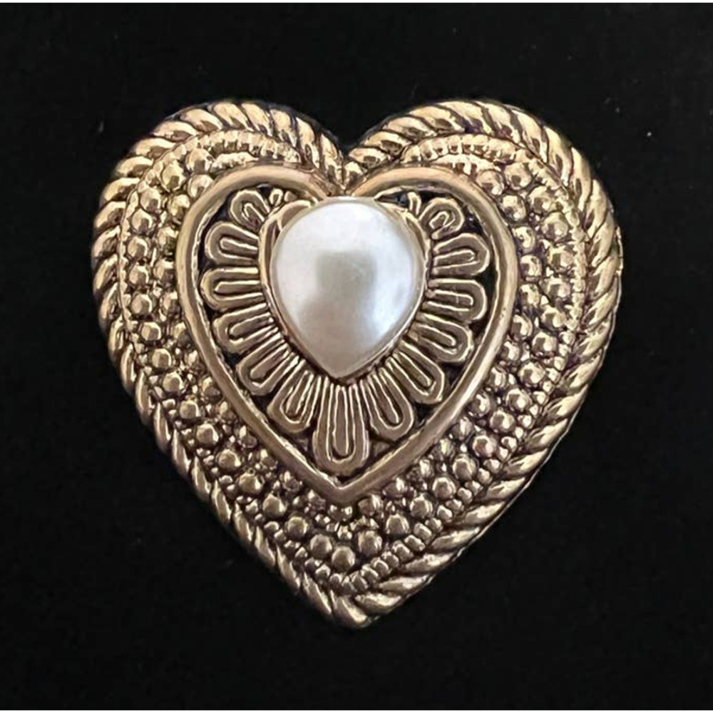 VTG Brooch Pin Taiwan Heart Faux Pearl Gold Tone Metal Filigree